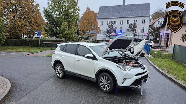 Pi nehod v Pozlovicch na Zlnsku skonila tkolka Fiat 500 Ellenator na stee. (15. jen 2025)