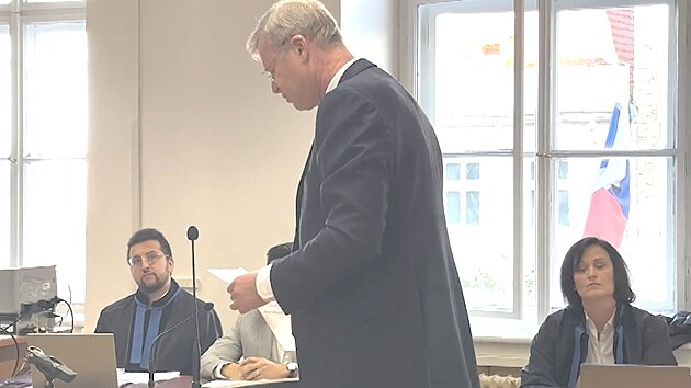 Prvnk Martin Grubner odmtl u soudu obvinn z pijet platku, druh prvnk Viet Do Pham se k jeho zaplacen naopak piznal. (14. jna 2025)