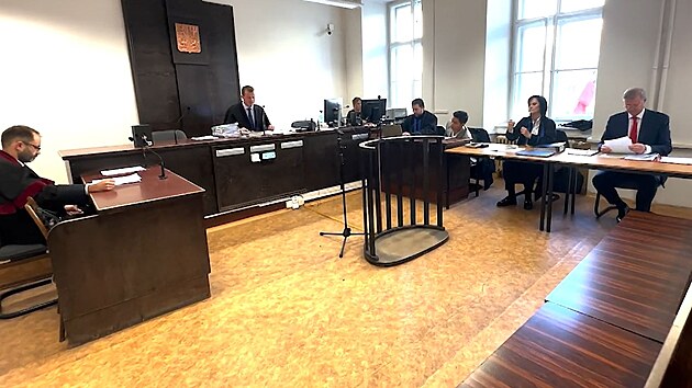 Prvnk Martin Grubner odmtl u soudu obvinn z pijet platku, druh prvnk Viet Do Pham se k jeho zaplacen naopak piznal. (14. jna 2025)