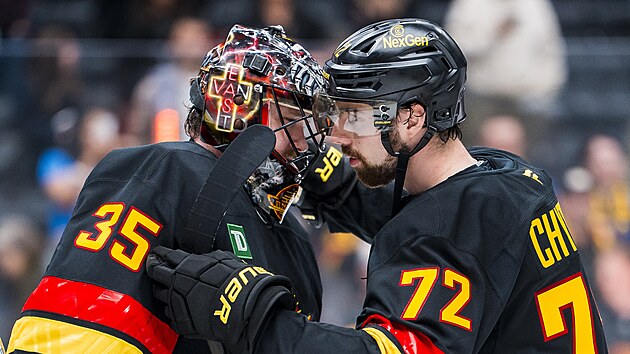Thatcher Demko (35) a Filip Chytil (72) slav vhru Vancouver Canucks.