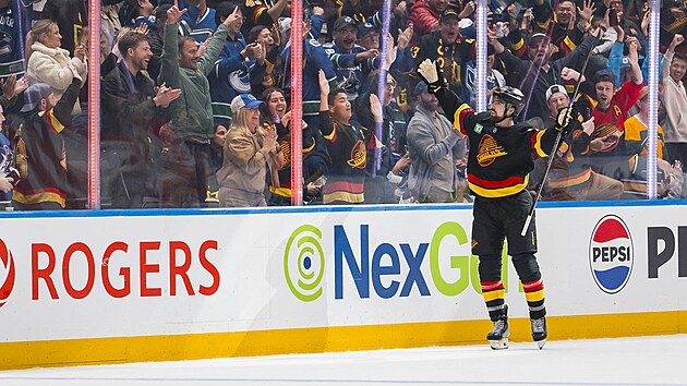 Filip Chytil z Vancouver Canucks slav gl.