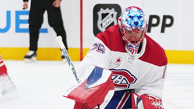 Jakub Dobe z Montreal Canadiens zasahuje.