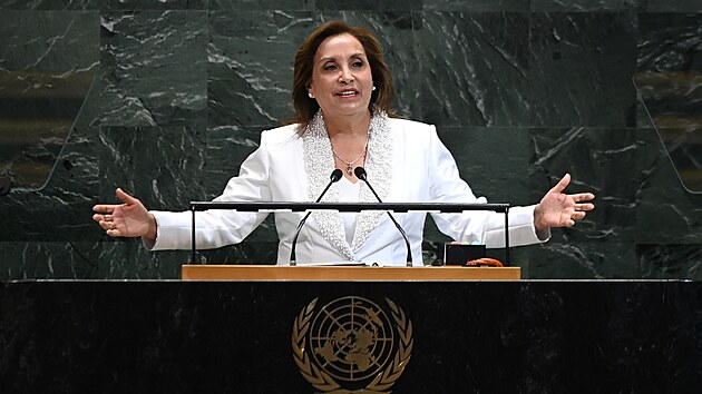 Prezidentka Peru Dina Boluarteov pichz na 80. zasedn Valnho shromdn Organizace spojench nrod.