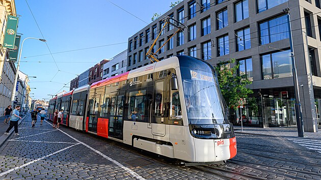 �koda 52T ze zku�ebn�ho provozu s cestuj�c�mi v r�mci procesu homologace.