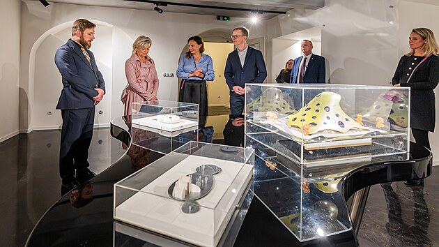 Ve sklep vily erych vznikla galerie rodiny Kaplickch, je tu stl navren architektem Janem Kaplickm a jeho dva modely. (4. jna 2025)