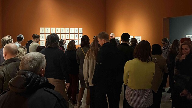 Prochzka se vyprodala. Jako divk se j zastnil i zakladatel galerie DOX...