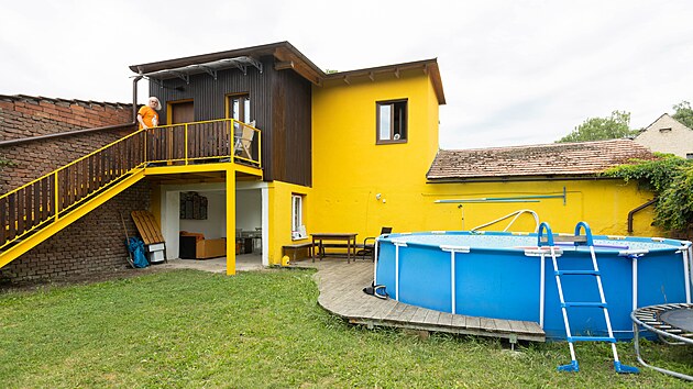 Bhem horkch letnch dn vichni ocen zahradn bazn.