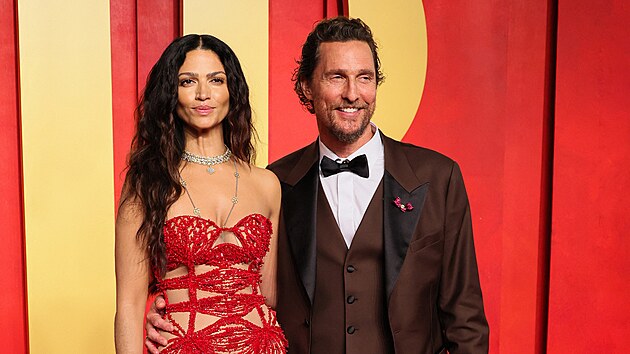 Camila Alvesov a Matthew McConaughey na Vanity Fair Oscar party (Los Angeles, 10. bezna 2024)