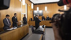 V bavorském Aschaffenburgu za�al proces s Afgháncem, který v lednu zaúto�il v...