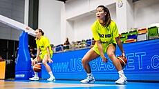 Kaitlyn Chenová z USK Praha se rozcviuje ped euroligovým kláním s Gironou.