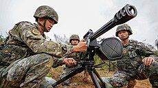 íntí vojáci bhem cviení v provincii chien-si-nan (8. listopadu 2024)