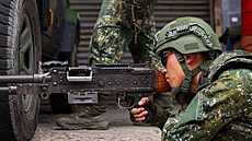 Tchajwantí vojáci se úastní cviení simulujícího zastavení postupu invazních...