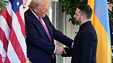 Americký prezident Donald Trump vítá v Bílém dom� ukrajinského lídra Volodymyra...