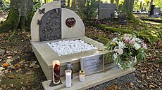 Pietní místo pro d�ti, které zem�ely p�ed�asn�, vzniklo na Lesním h�bitov� ve...