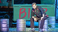 Pavol Brlík (Jeník) v inscenaci Smetanovy Prodané nevsty ve Vídeské státní...