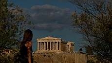 Leení, které po tém 20 let zakrývalo západní fasádu Parthenónu, bylo...