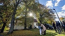 Ped kostel, v nm se konala záduní me za Danu Drábovou pro uzavenou...