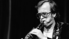 Ve vku 89 let zemel nmecký skladatel a saxofonista Klaus Doldinger. (1....