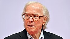 Ve vku 89 let zemel nmecký skladatel a saxofonista Klaus Doldinger. (2....