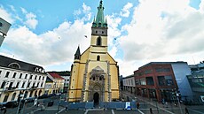 Kostel Nanebevzetí Panny Marie v Ústí nad Labem má novou fasádu. (íjen 2025)