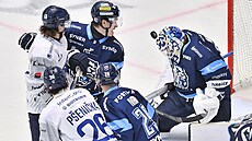 Skrumá ped libereckým gólmanem Kváou.