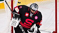 Sparanský branká Ková v akci bhem zápasu Ligy mistr proti Grenoble.