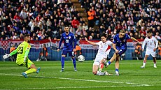 Chorvat Lovro Majer stílí na bránu Gibraltaru.