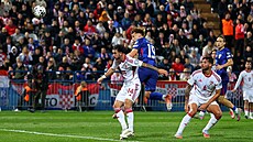 Toni Fruk z Chorvatska razantní hlavikou otevel skóre proti Gibraltaru.