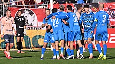 Fotbalisté Mladé Boleslavi se radují z gólu Michala evíka v utkání proti...