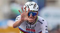 POPÁTÉ. Tadej Pogaar slaví na monumentu Kolem Lombardie páté vítzství v ad.