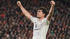 Obránce Harry Maguire z Manchesteru United se raduje ze svého gólu.