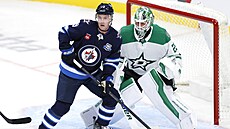 Kanadský útoník Jonathan Toews z Winnipegu se definitivn vrátil do NHL, kdy...