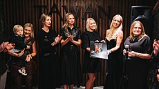 Známé tváe spojily síly, aby pomohly týraným chrtm ze panlska (14. záí...