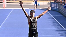 Nmecká triatlonistka Lisa Tertschová si ve Wollongongu bí pro titul mistryn...