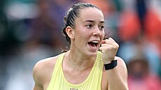 Tereza Valentová slaví získaný bod v semifinále turnaje v Ósace.