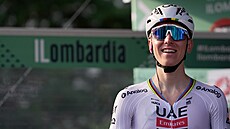 Dobe naladný Tadej Pogaar na startu Kolem Lobardie.