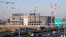 Pokraující stavba Santagiulia Ice Hockey Areny v Milán, v ní se bude hrát...