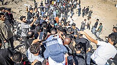 Palestinci v Gaze poh�bívají Sáleha al-D�afarávího. Mu�e mnoha rolí, kterému se...