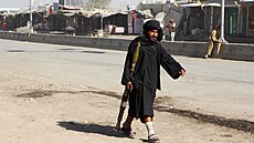 Ozbrojenci hnutí Tálibán steí afghánsko-pákistánskou hranici. (15. íjna 2025)