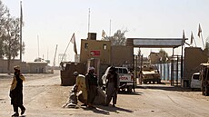 Ozbrojenci hnutí Tálibán steí afghánsko-pákistánskou hranici. (15. íjna 2025)