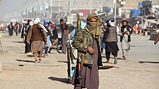 Ozbrojenci hnutí Tálibán steí afghánsko-pákistánskou hranici. (15. íjna 2025)