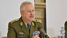 Zástupce ná�elníka Generálního �tábu Armády �eské republiky Jaromír Z�na p�i...