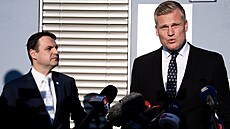 Pedseda strany Motoristé sob Petr Macinka a estný prezident Motorist Filip...