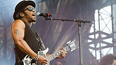 DAngelo vystupuje na hudebním festivalu Made In America ve Filadelfii. (1....