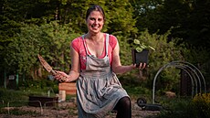 Zuzana ezáová Lukáková je vánivou zahradnicí, která dokáe strhnout i...