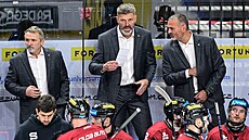 Nový hlavní trenér Sparty Jaroslav Nedvd (uprosted) a jeho asistenti Patrik...