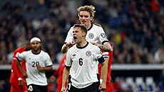 Nmec Joshua Kimmich slaví gól v kvalifikaci na mistrovství svta proti...