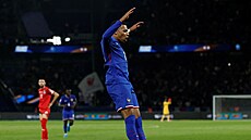 Francouz Kylian Mbappé slaví bhem kvalifikace na mistrovství svta proti...