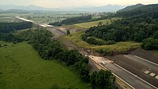 Zarámování filmu úryvky z Wagnerova Tannhäusera v kombinaci s monumentálními...