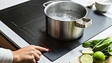 Technologie SenseBoil se spolehliv stará o to, aby nedolo pi varu polévky,...